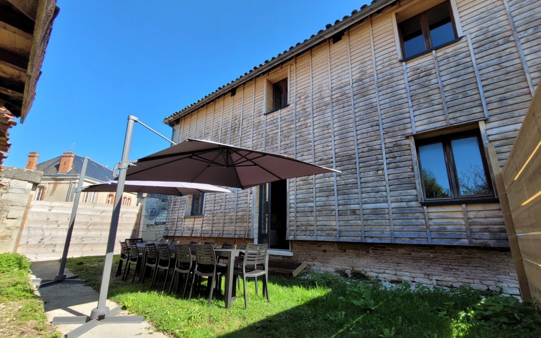 Terrasse privative du très grand gîte familial au Domaine Le Colombier