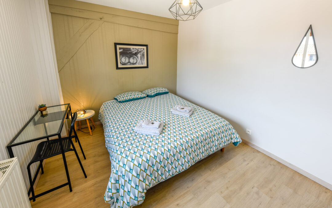 Chambre double au très grand gîte familial au Domaine le Colombier