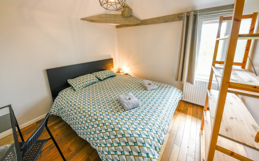 Chambre double au grand gîte familial au Domaine Le Colombier