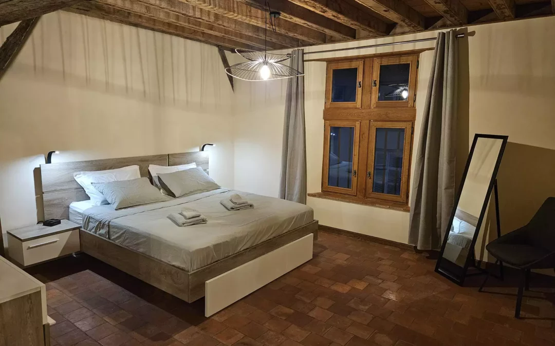 Chambre lit double au gîte à Troyes