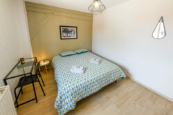 Chambre double au très grand gîte familial au Domaine le Colombier