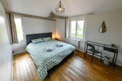 Chambre double au grand gîte familial au Domaine Le Colombier