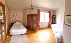 Chambre deux lits dimples au gîte rétro familial au Domaine Le Colombier