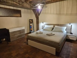 Chambre lit double au gîte à Troyes